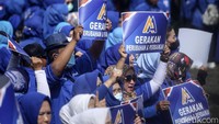 Kedatangan Anies disambut puluhan kader Demokrat.