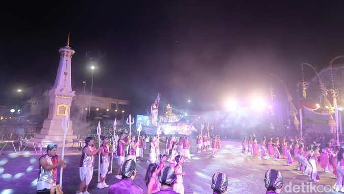 Suasana Wayang Jogja Night Carnival (WJNC) #7 di kawasan Tugu Pal Putih, Kota Jogja, Jumat (7/10/2022).