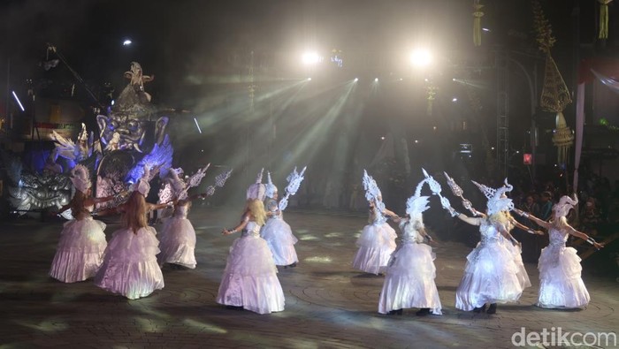 Suasana Wayang Jogja Night Carnival (WJNC) #7 di kawasan Tugu Pal Putih, Kota Jogja, Jumat (7/10/2022).