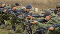 Latihan ini diadakan di sejumlah wilayah Ukraina yang dianeksasi Rusia melalui referendum, salah satunya Donetsk.