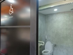 The Berawa Toilet dilengkapi 4 bilik wanita, 4 bilik pria, 1 bilik difable, 1 shower room wanita dan 1 shower room pria. Pembangunan toilet canggih ini anggaran pembangunannya Rp8 juta/ per m2. Dan jika dihitung secara keseluruhan menghabiskan dana sebesar Rp700 juta. Foto: Triwidiyanti/detikBali