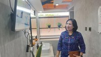 Tak hanya itu, toilet ini juga menyediakan sanimart, yaitu spot penjualan produk amenities seperti sabun, shampo, pembalut, diapers, dan yang umum diperlukan di dalam toilet (Foto: Triwidiyanti/detikcom)