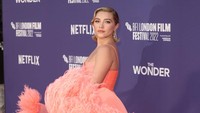 Dalam film The Wonder, Florence Pugh memerankan Lib Wright. (Foto: Mike Marsland/WireImage/Mike Marsland)