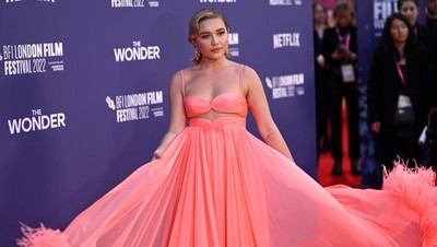 Florence Pugh Bergaun Megah bak Putri Disney