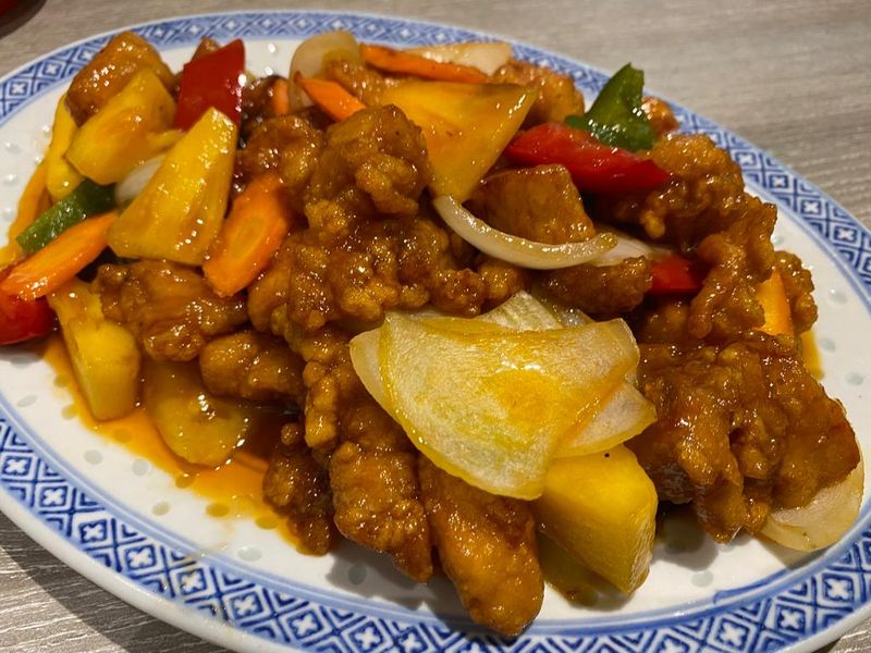 5 Menu Legendaris di Restoran Eka Ria yang Bertahan 97 Tahun