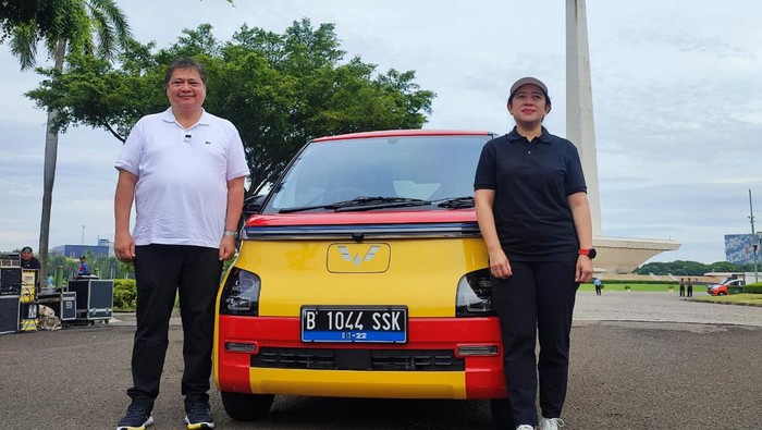 Airlangga beri mobil listrik ke Puan