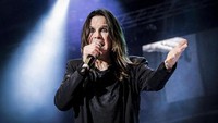 Ozzy Osbourne pernah menggigit kelelawar yang dilempar penontonnya sendiri. (Foto: Istimewa)