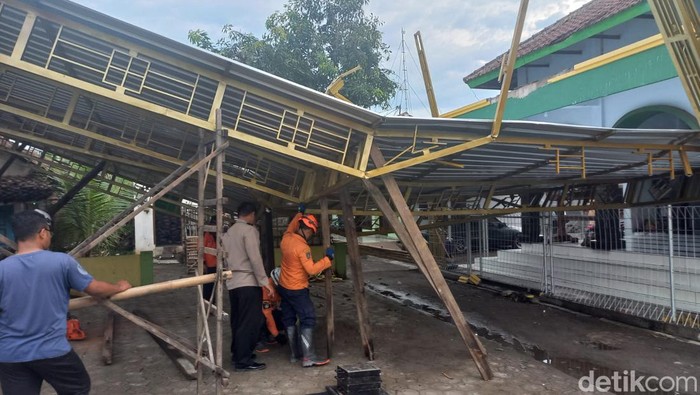 Angin kencang Jombang