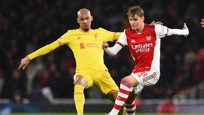 LONDON, ENGLAND - MARCH 16: ( THE SUN OUT,THE SUN ON SUNDAY OUT) Martin Odegaard of Arsenal with Fabinho of Liverpool during the Premier League match between Arsenal and Liverpool at Emirates Stadium on March 16, 2022 in London, England. (Photo by Andrew Powell/Liverpool FC via Getty Images)