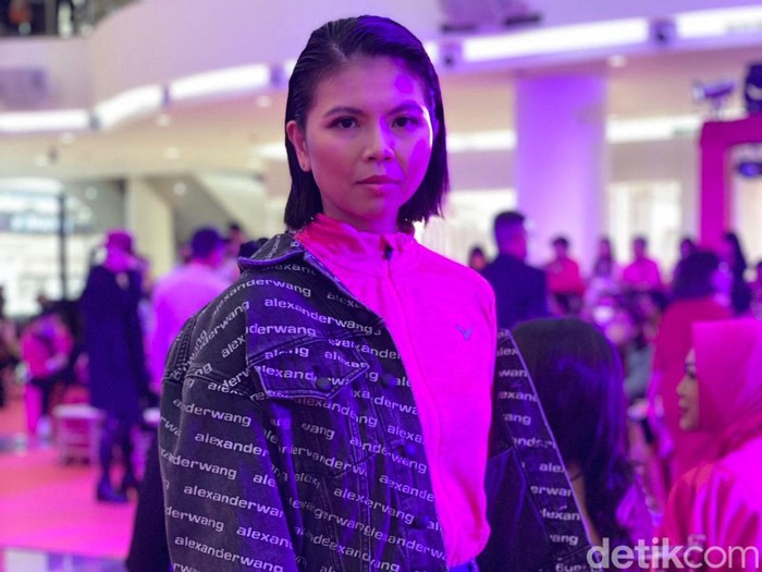 Aksi Greysia Polii di Pemotretan Caren Delano Aksi Greysia Polii di Pemotretan Caren Delano