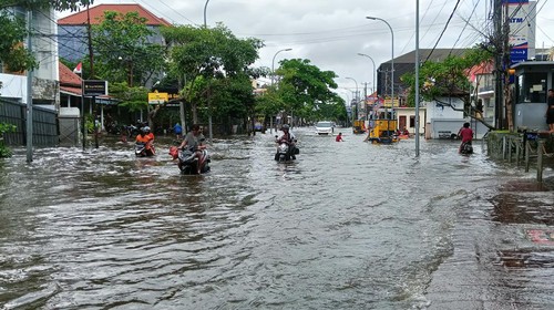 Banjir di Jalan Dewi Sri, Kuta, Badung, Bali, Sabtu (8/10/2022).