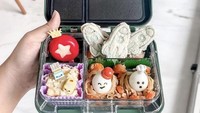 Menu bekal makan siang yang dibuat untuk Baim sangat lucu. Berupa roti tawar berbentuk roket, mashed potato, serta pasta yang dicampurkan sosis dan telur putuh. Foto: Instagram @tiarapangestika