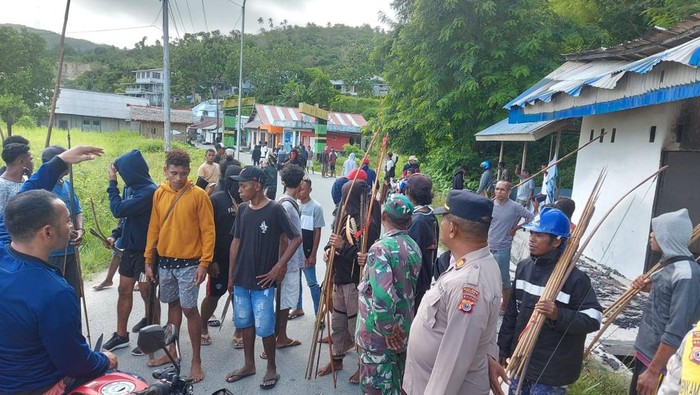 Bentrokan warga di Maluku Tenggara membuat 30 orang luka-luka.