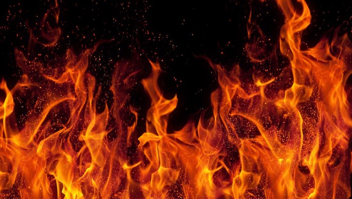 Seorang bocah perempuan tewas terbakar di Sukabumi, Jawa Barat. Korban ditemukan dalam keadaan meninggal dunia di kamarnya pada Jumat (7/10/2022) malam.