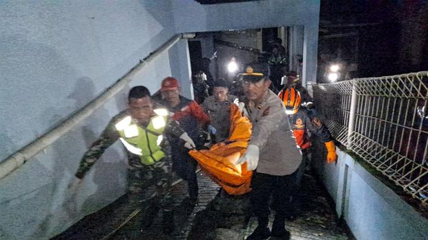 Seorang bocah perempuan tewas terbakar di Sukabumi, Jawa Barat. Korban ditemukan dalam keadaan meninggal dunia di kamarnya pada Jumat (7/10/2022) malam.