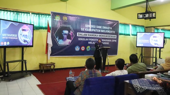 Bupati Mojokerto Ikfina Fahmawati