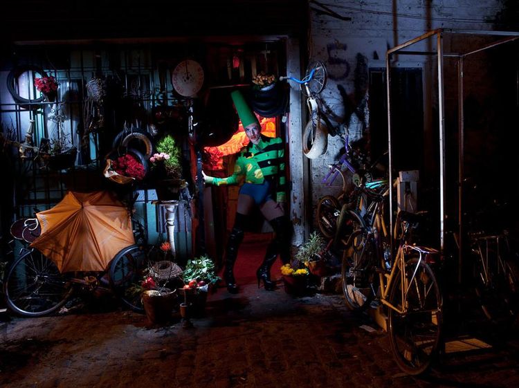 Dibuat dari Sampah dan Barang Bekas, Restoran Ini Jadi Keren Banget!