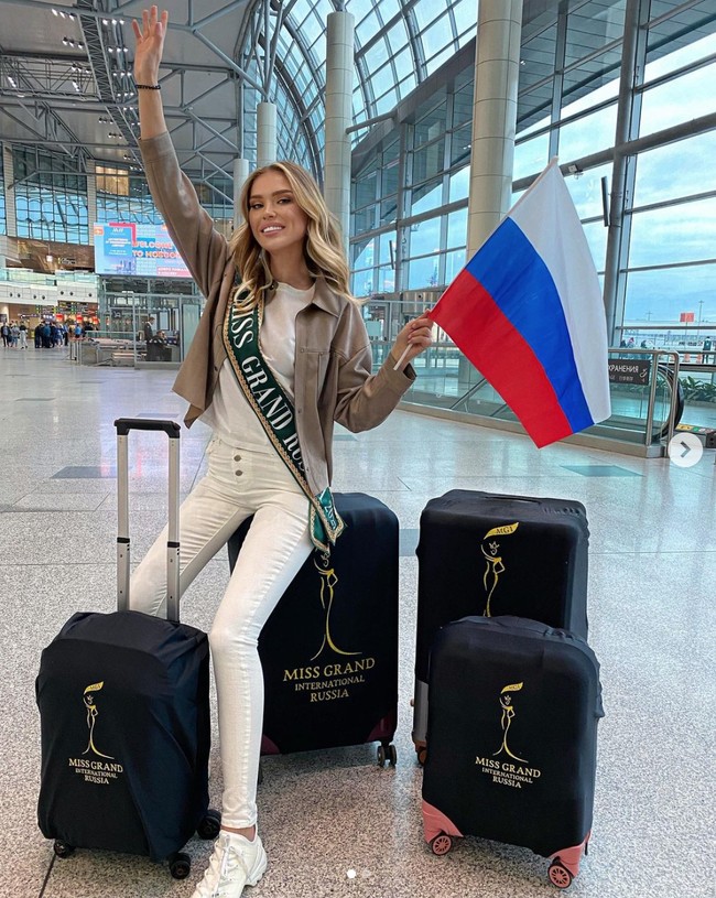 Wakil Ukraina marah dan melayangkan protes saat tahu akan dipasangkan sekamar dengan wakil Rusia ini saat malam final Miss Grand International di Sentul, Bogor, Jawa Barat pada 25 Oktober mendatang. Pihak penyelenggara acara dianggap tidak peka dengan situasi politik kedua negara. Foto: dok. Instagram @katerinastash