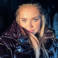 “Di keluargaku, aku adalah orang pertama yang lahir di Rusia, semua yang lain berasal dari Ukraina. Situasi ini sangat panas bagiku. Dan aku berharap suaraku akan didengar dalam kontes ini. Aku menentang kebencian. Untuk persahabatan, untuk cinta, untuk perdamaian dunia, dan untuk saling membantu,” tulis Ekaterina di Instagram. Foto: dok. Instagram @katerinastash