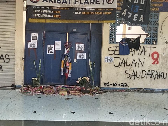 Tersangka tragedi Kanjuruhan sudah diumumkan oleh polisi. Ada enam orang yang dijadikan tersangka dalam tragedi di Stadion Kanjuruhan, Malang tersebut.