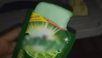 Keusilan netizen menciptakan makanan memang patut dicurigakan. Menemukan sekantung sabun cuci piring, netizen ini malah membuatnya menjadi es krim. Foto: Twitter/FFOODFESS