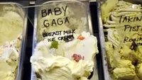 Nyeleneh abis! Bukan dari susu atau lemak hewan, es krim yang satu ini terbuat dari air susu ibu yang biasanya diberikan kepada bayi. Siapa mau coba? Foto: Twitter/FFOODFESS