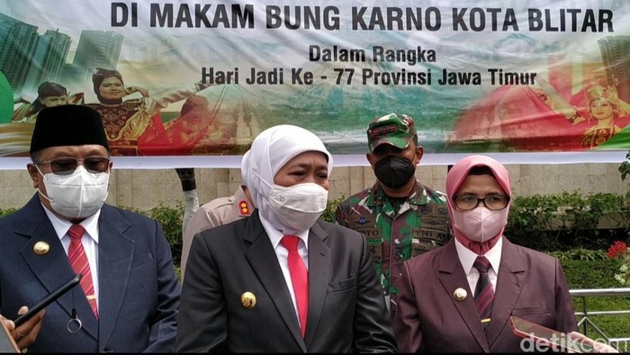 Gubernur Khofifah di Makam Bung Karno