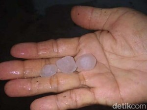 Netizen Laporkan Hujan Es Melanda Depok, Ada Apa?