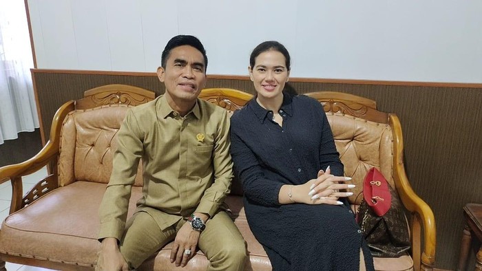 Idham Mase dan istri, Catherine Wilson