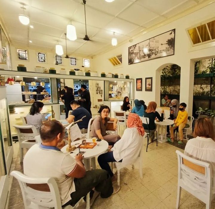 Lagi Hits di Malang! 5 Rekomendasi Kafe Bernuansa Jadul Buat Hangout