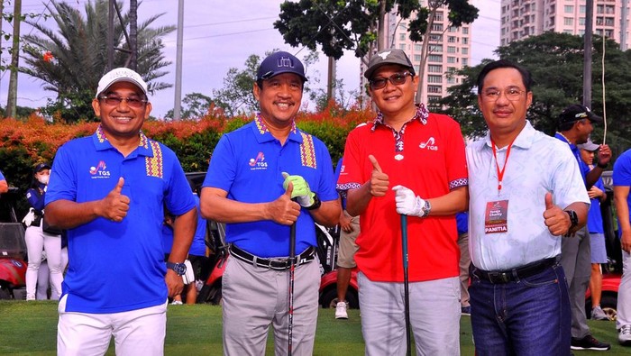 Kala Pegolf Asal Toraja Gelar Kegiatan Sosial Organisasi perkumpulan para Golfer asal Toraja yang bernama Toraja Golf Sikamali menggelar acara sosial dengan memberikan beasiswa kepada putra dan putri asal Toraja yang kurang mampu.