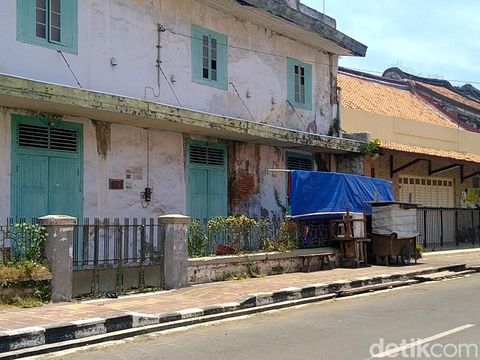 Kali Loji dan kampung Pecinan Kota Pekalongan, 29 September 2022.