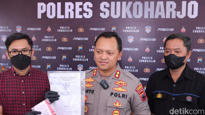 Kapolres Sukoharjo AKBP Wahyu Nugroho Setyawan saat pers rilis kasus penipuan jual beli tanah, Sabtu (8/10/2022).