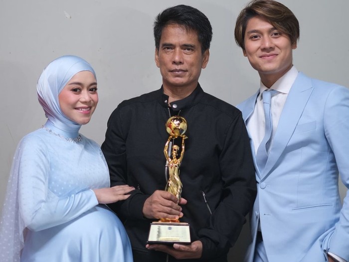 Kedekatan Rizky Billar dan Ayah Lesti Kejora Kedekatan Rizky Billar dan Ayah Lesti Kejora