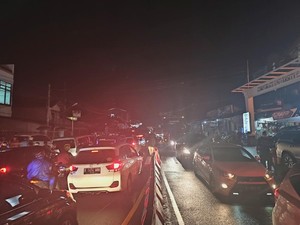 One Way Puncak-Jakarta Masih Berlangsung, Lalin di Simpang Gadog Macet!