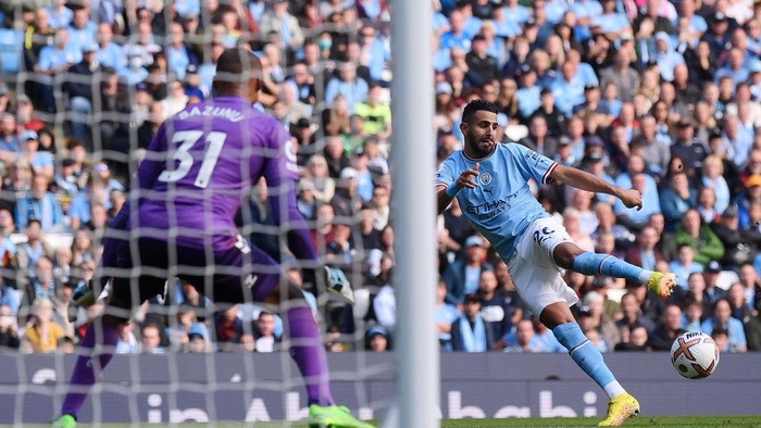 MANCHESTER, ENGLAND - OCTOBER 08: Riyad Mahrez of Manchester City scores their teams third goal past Gavin Bazunu of Southampton during the Premier League match between Manchester City and Southampton FC at Etihad Stadium on October 08, 2022 in Manchester, England. (Photo by Laurence Griffiths/Getty Images)