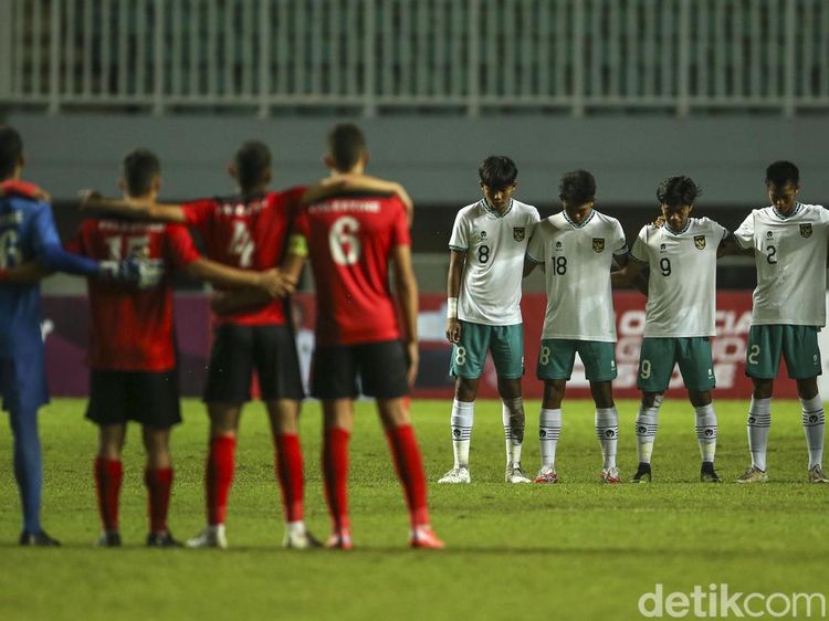 Momen Palestina Ikut Mengheningkan Cipta Tragedi Kanjuruhan