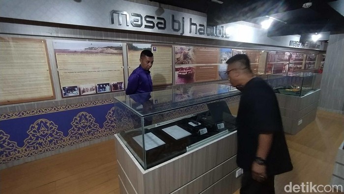 Barang-barang milik Presiden ke 3 BJ Habibie yang digunakan saat menjadi kepala otorita Batam. (Alamudin Hamapu/detikSumut)