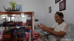 Pasarkan Tenun Selaru, Wanita Ini Raup Puluhan Juta/Bulan