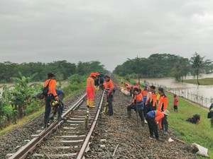 KAI: Perjalanan Sejumlah KA Lintas Selatan Jawa Terhambat di Cilacap