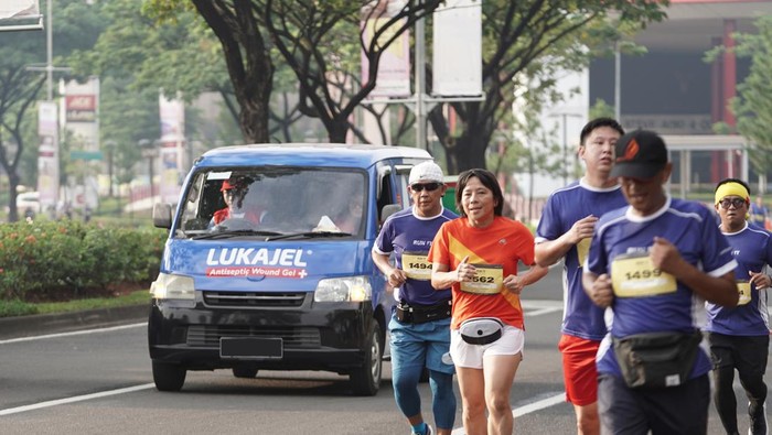 Prasmul Olympics RUN IT dihelat lagi di area BSD, Minggu (2/10). Bertajuk Escalate Your Spirit, event ini diramaikan lebih dari 1.300 peserta yang mengikuti tiga kategori, yakni 5K, 10K, dan master. Vaksin booster jadi syarat wajib para pesertanya.