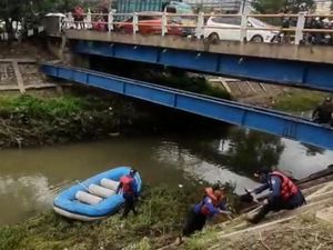 Pencarian Kakek 100 Tahun Hanyut di Sungai Cijalupang Bandung Dilanjutkan