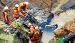 Foto-foto Evakuasi 3 Korban Tewas Akibat Jalan Ambles di Bangli