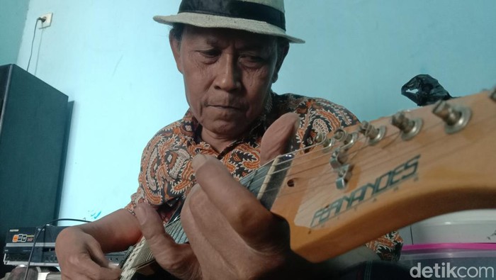 Sodik Sudirga (73), musisi tarling dari Indramayu