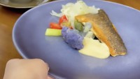 Ugh, tulis Syahrini soal menu daging panggang yang ia nikmati. Di 67 Pall Mall mereka menawarkan saus red wine, jamur, pepper, atau chimichurri sebagai paduan daging.