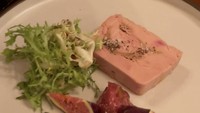 Syahrini bilang, malamnya ia kembali ke restoran yang sama untuk menikmati cheese fondue. Ia juga memesan foie gras yang terkenal sebagai hidangan mewah.