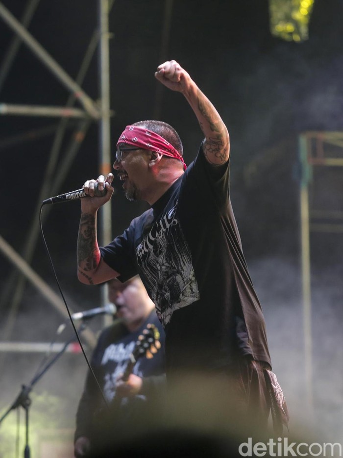 Synchronize Fest 2022 Grup musik cadas Seringai tampil pada hari pertama Synchronize Fest 2022 di Gambir Expo Kemayoran, Jakarta, Jumat (7/10/2022). Band yang digawangi Arian ini berhasil membuat penonton headbang.