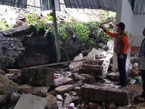 Tembok Pabrik Basreng di KBB Ambruk, Satu Orang Tewas