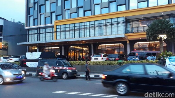 Suasana Terkini TKP Pria Tewas Jatuh dari Lantai 11 Hotel di Sleman