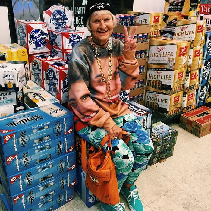 10 Potret Kece Selebgram Nenek 94 Tahun Saat Makan Enak